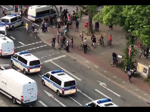 Einem Polizist platzt der Kragen (lange Version, nicht selektiv editiert)