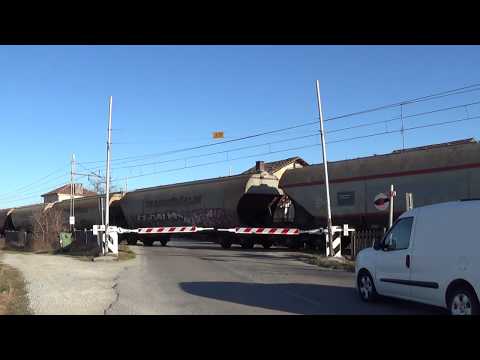 Passaggio a livello di Regione Madonna Prati - Centallo (CN) / Level Crossing / Spoorwegovergang