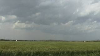 preview picture of video 'High winds and developing storms-Snyder, Oklahoma-5-10-10'