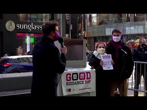 ニューヨーカーは2020年に「Good Riddance」と言う (New Yorkers say ‘Good Riddance’ to 2020)