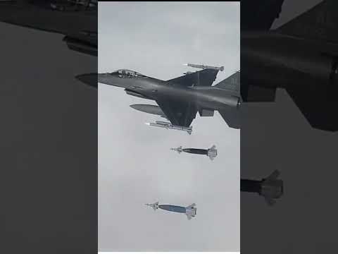 #F-16 #firing #GBU-10 #Paveway