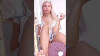 画家さんの芸術作品アングル #パンチラ