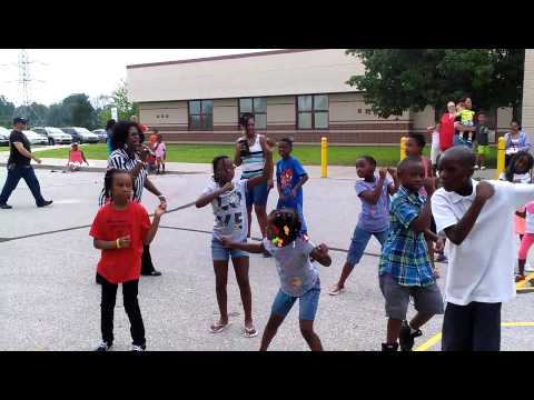 D.J Mama Mia & The Whip NaeNae