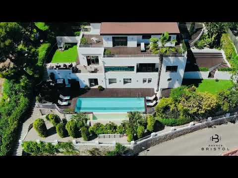 Luxurious villa in Eze seaside with swimming pool and panoramic sea view.