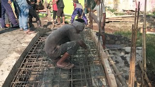 Proses pengecoran jalan Pelebaran jembatan Miftahul Khoier Kp Kulur