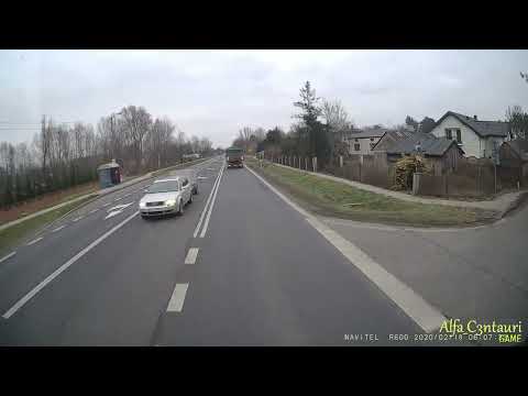 Krok od kolizji, powodem zgubione worki na drodze.