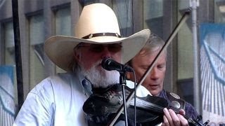 Charlie Daniels performs &#39;The Devil Went Down to Georgia&#39;