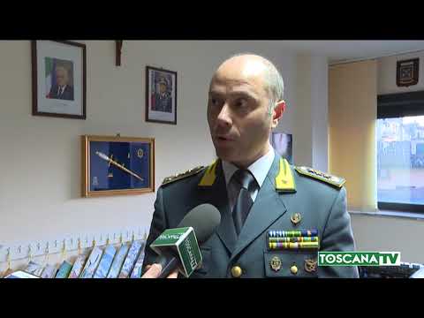 2019-12-27 FIRENZE - GDF SEQUESTRA CANNABIS IN ORTO