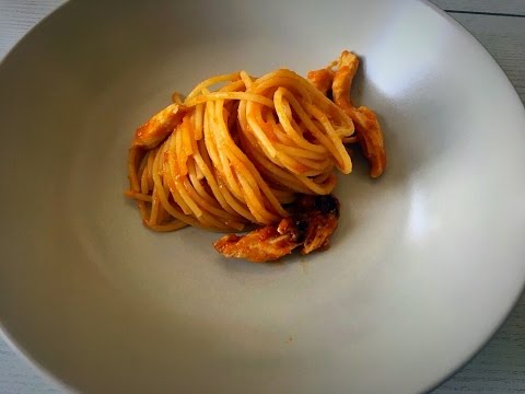 Spaghetti con pollo y verduras