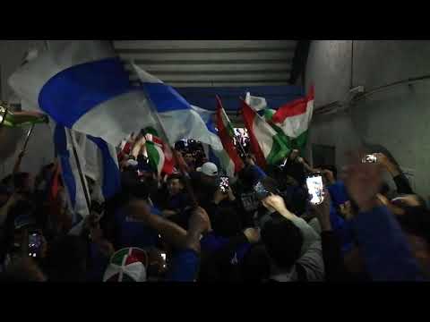 "Solo quiero que el fortín salga campeón" Barra: La Pandilla de Liniers • Club: Vélez Sarsfield