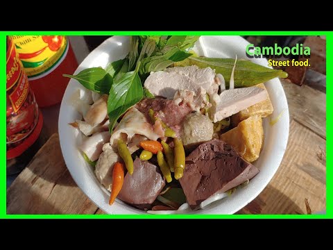 Vietnam noodle! Nom Banh Jok Sros! Cheap street food only 1$ / Eating noodle