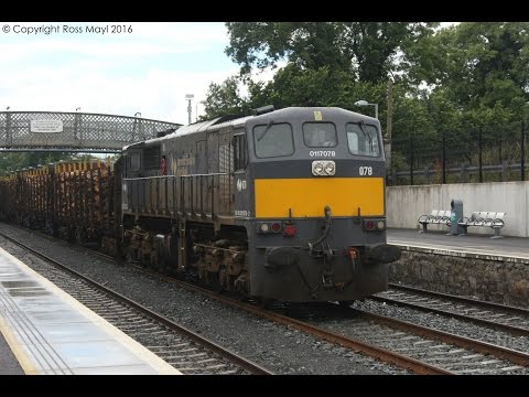 IE 071 class 078 runs round its train at Kildare, 13/07/16