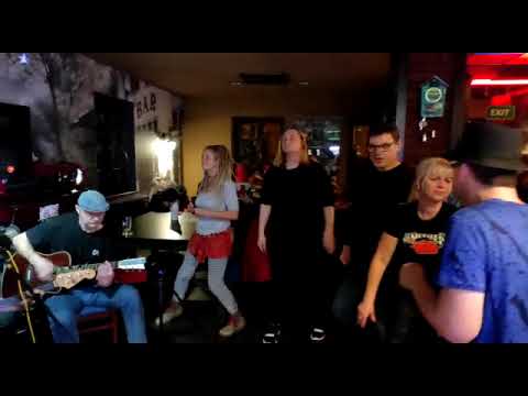 Hustej guláš unplugged - Muž,který se podobá odvrácené straně Měsíce, Hustej guláš unplug