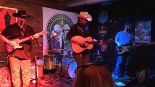 Raised Right Men - "Baby's Got Her Blue Jeans On"