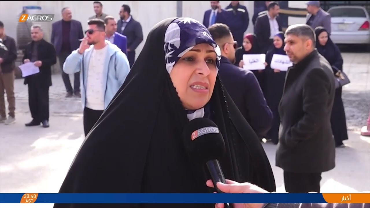 فيديو | كربلاء..   حملة الشهادات العليا يحتجون للمطالبة بإعادة العمل بالخدمة الجامعية