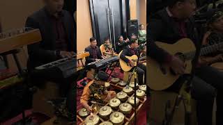 Download lagu Kolaborasi musik tradisi modern mp3