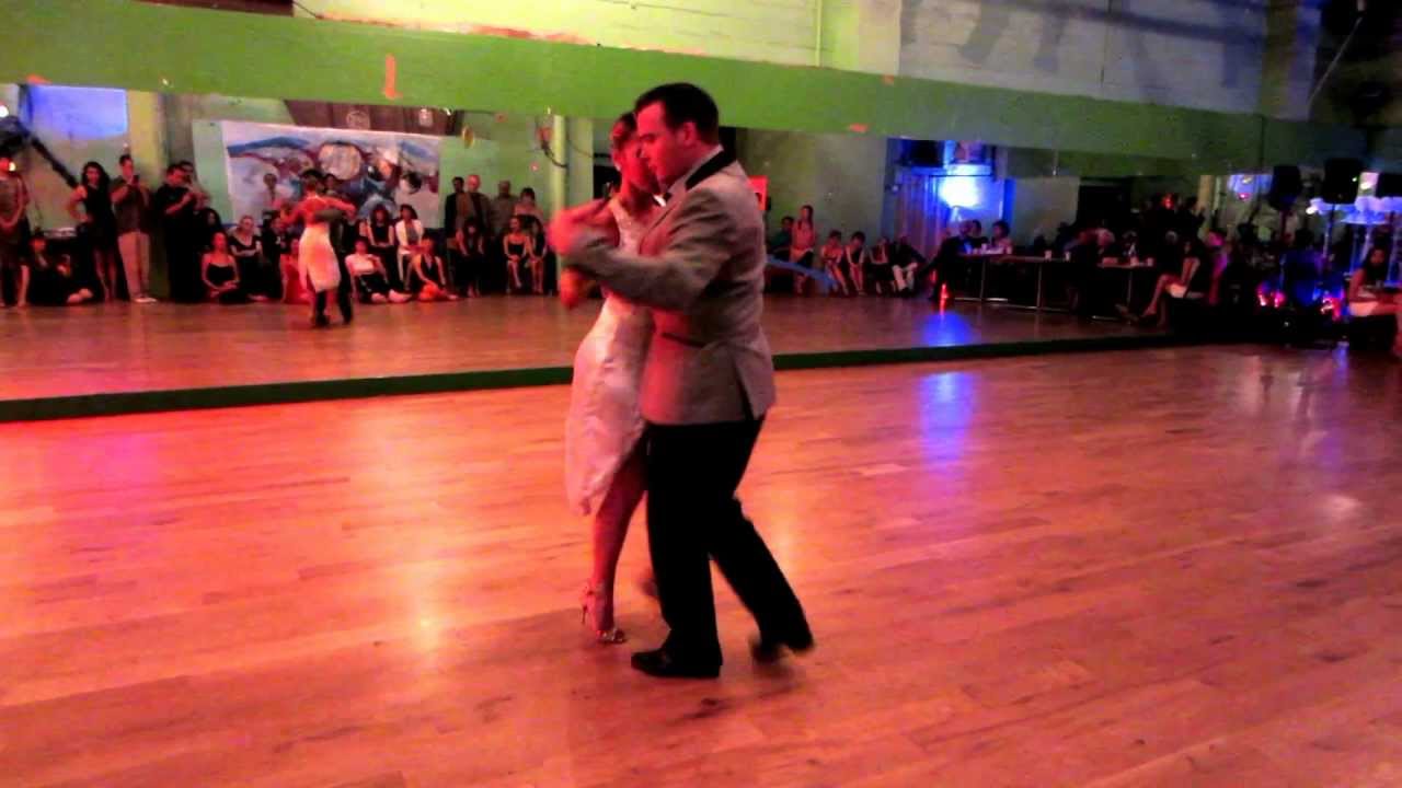 Gabriel Missé and Analia Centurion, "Tres Equinas", Studio Gracia, 1/3