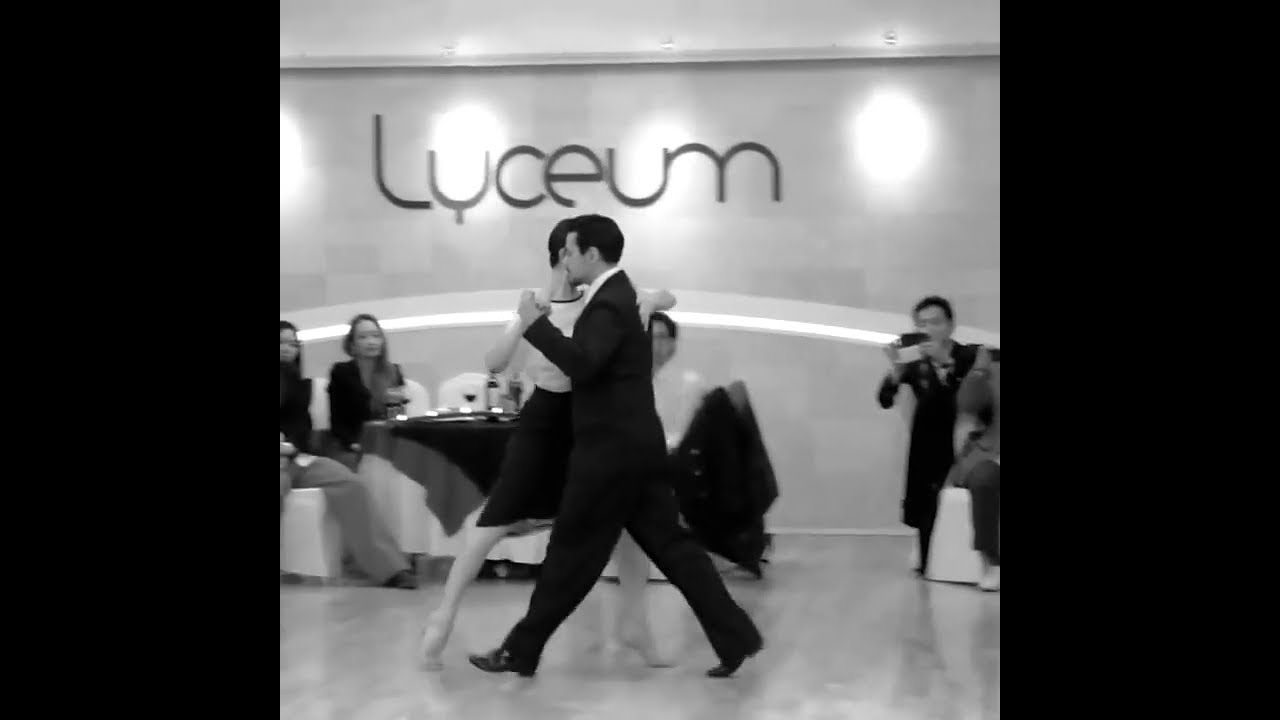 Amanda & Adrian Costa - Solamente Ella #TangoMoment