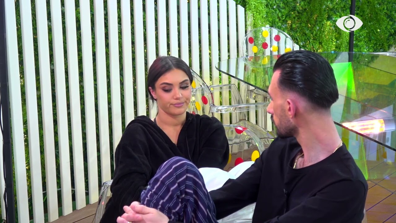 Fluturoi në krahët e Mirit, Kristi i rrëfen Gretës strategjinë: Kur më gjuajnë me gurë, unë…