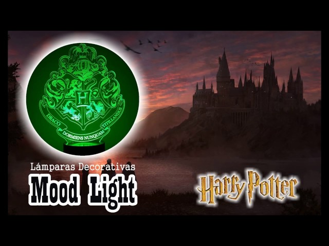 Vídeo relacionado con Luz Escudo de Hogwarts Harry Potter - Cartel Luminoso con Varita, Montaje en Pared o de Pie