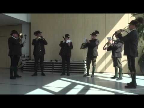Jagdhornbläsergruppe Petzen mit der "Ehrenfanfare"