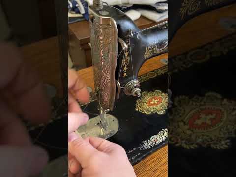 Vintage Sewing Singer 66 (1913) threading