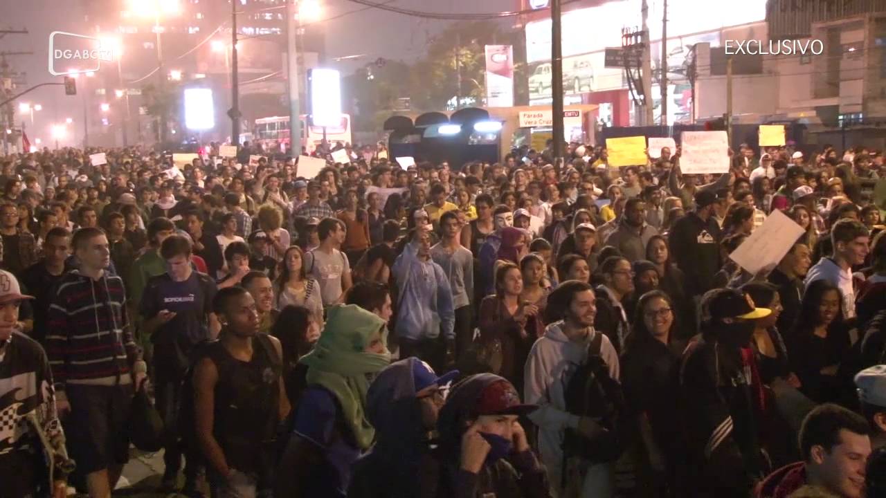 Manifestantes protestam na Rodovia Anchieta; veja vídeo