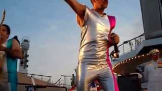 2 Skinnee J&#39;s The Best 1st Lido deck show