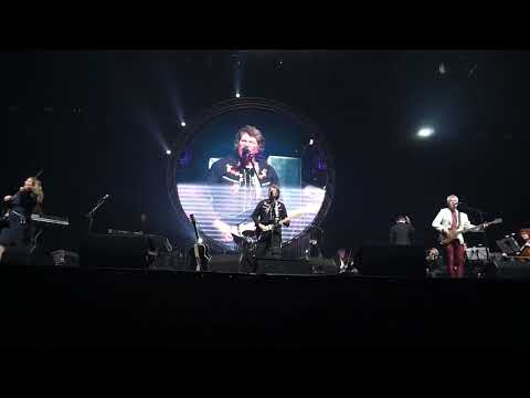 04 ELO by Phil Bates - Turn to stone