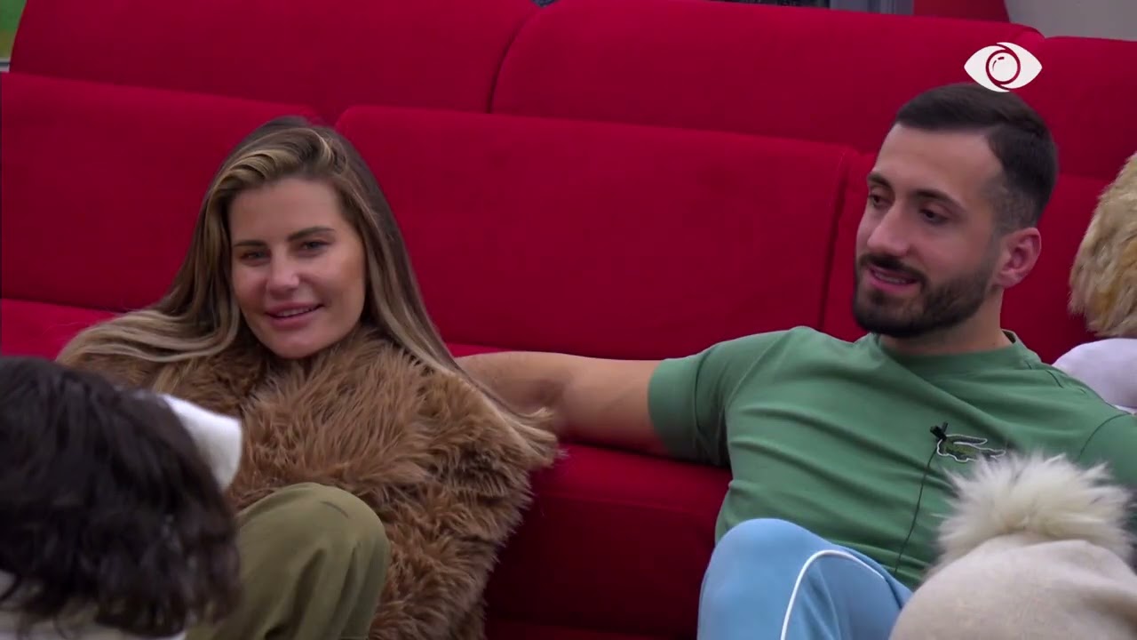 “Është një kalë i kuq, Redi…”/ ‘Bianka’ i lexon filxhanin Danjës: Ky të do mi…