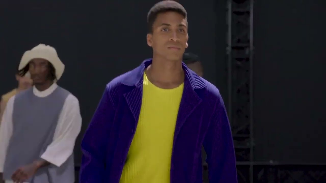 Watch video HOMME PLISSÉ ISSEY MIYAKE Spring/Summer 2023 - Paris Fashion Week Now HOMME PLISSÉ ISSEY MIYAKE Spring/Summer 2023 - Paris Fashion Week