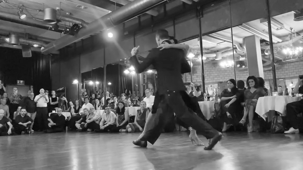 Video thumbnail for Gianpiero Galdi and Lorena Tarantino. Tango. (Tango Bardo- Tigre viejo)