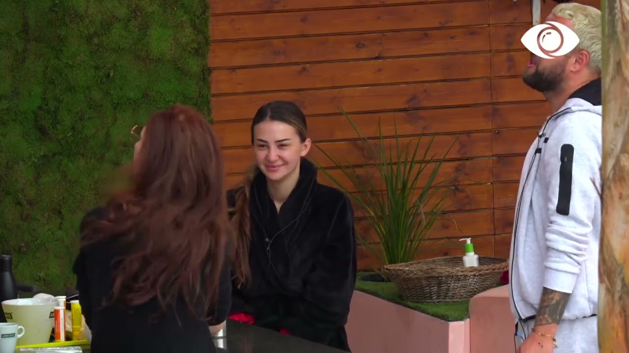 Ermiona imiton Kiarën, si sillet me Luizin