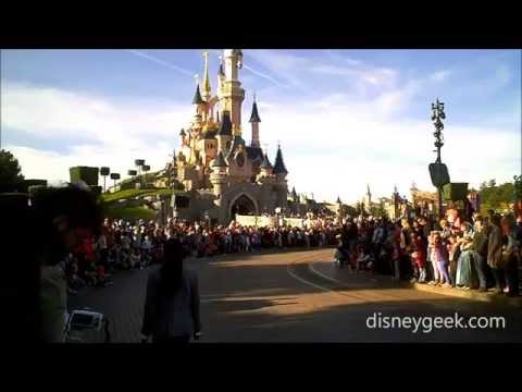 Disneyland Paris: Le Magie Disney En Parade! (Disney Magic on Parade!)