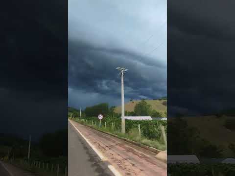 Muita chuva Chegada em sobreiro laranja da Terra espírito santo às 5:00 da tarde do dia 4-1-2016