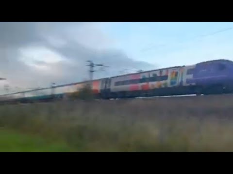 Trains on the WCML , milnthorpe 07.08.22