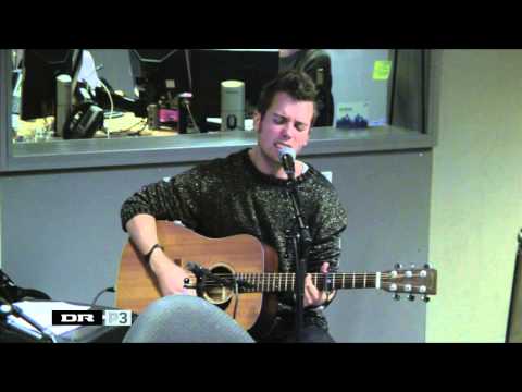 Mads Langer synger 'Overgiver mig langsomt' hos Smag på P3