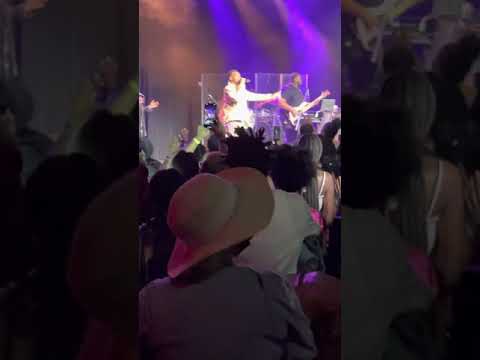 Jonathan McReynolds and Mali Music sing Yahweh and Revelation 19:11 during their Jonny x Mali Tour