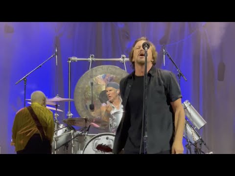 Eddie Vedder plays "The Waiting" by Tom Petty in Inglewood, CA (Feb 25, 2022) with The Earthlings