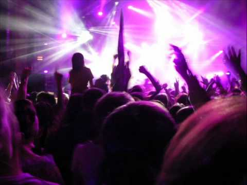 Lee Cabrera vs  Thomas Gold   Shake It Move A Little Closer 