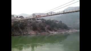 preview picture of video 'India. Rishikesh. Vistas del Ganges.'
