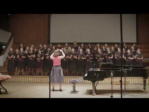 Płonie ognisko i szumią knieje