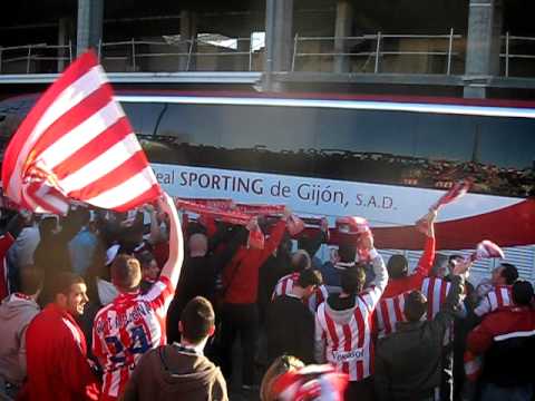 Llegada del Sporting al Molinón