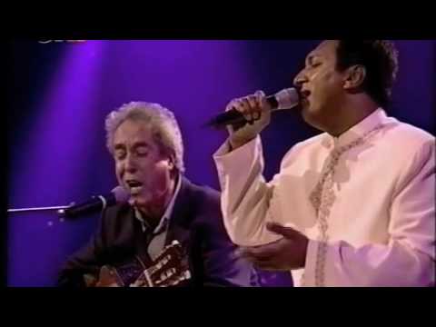 Dhroeh Nankoe and Fernando Lameirinhas sing: Omhels me dan
