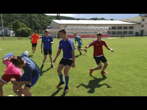 Ani futbalisti nezaháľajú