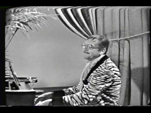 Ernie Kovacs as  Percy Dovetonsils - Beethoven's "Moonlight Sonata"