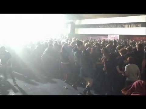 Asking Alexandria and Blessthefall wall of death