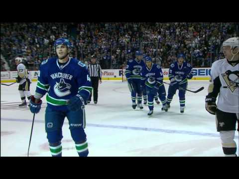 Canucks Vs Penguins - Maxim Lapierre 1-2 Goal 2011.10.06
