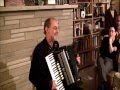 Michael Alpert sings איך בין געפארן קיין אדעס 
