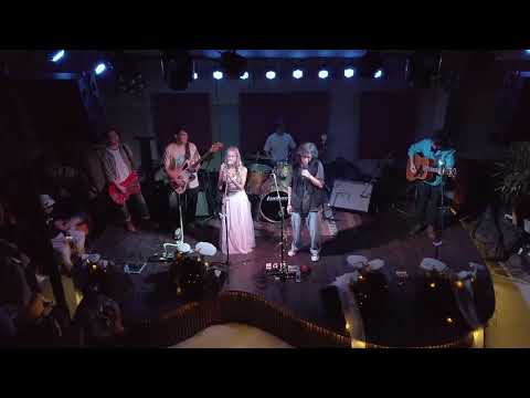 Bawat Piyesa - TONEEJAY ft. Syd Hartha | Balcony Music House